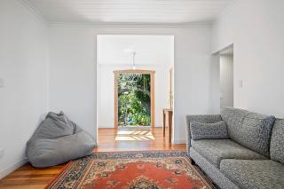 Ocean Breeze Cottage - Paekakariki Holiday Home - 2