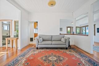 Ocean Breeze Cottage - Paekakariki Holiday Home - 1