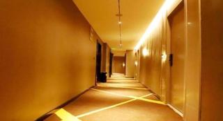 IU Hotel Xianning Railway Station - 2