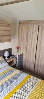 Stunning 6 Berth Caravan At Marine Holiday Park, Rhyl Ref 16191M - 2