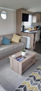 Stunning 6 Berth Caravan At Marine Holiday Park, Rhyl Ref 16191M - 3