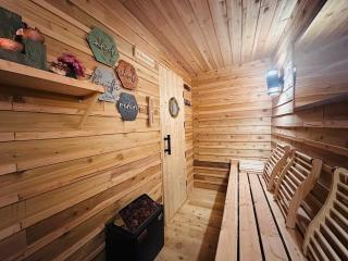 Big Lake Alaska Cozy Cub Cabin with Private Hot Tub & Sauna - 7