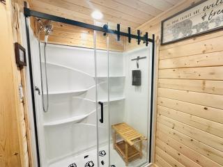 Big Lake Alaska Cozy Cub Cabin with Private Hot Tub & Sauna - 8