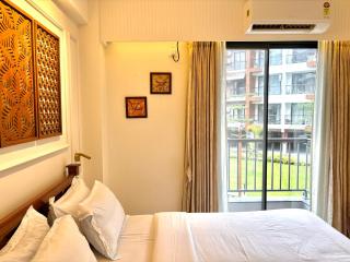 Ultra Luxe 1BHK Candolim - Modern Apartment, Pool, Balcony - 5 Minutes to Beach - 4