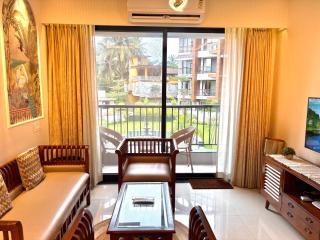 Ultra Luxe 1BHK Candolim - Modern Apartment, Pool, Balcony - 5 Minutes to Beach - 8