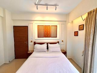 Ultra Luxe 1BHK Candolim - Modern Apartment, Pool, Balcony - 5 Minutes to Beach - 6