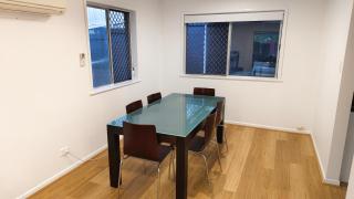 Modern Holland Park Home with Easy City Access - 2