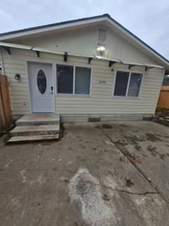 Work and Lake's Guest house at Airport - 9