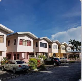 Comfortable 3bedroom townhouse - 0