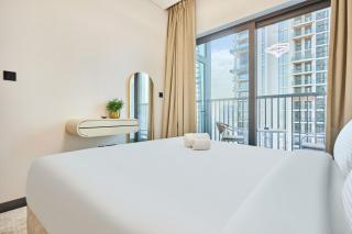 STAY BY LATINEM Luxury 1BR Holiday Home CC 1806 Near Burj Khalifa - 1