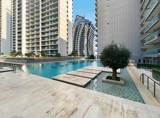 Beautiful Canal View Majestine Damac - 5