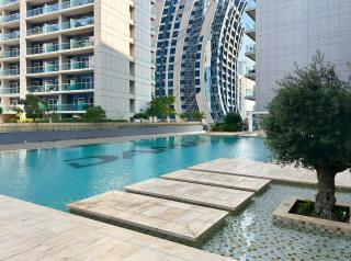 Beautiful Canal View Majestine Damac - 2