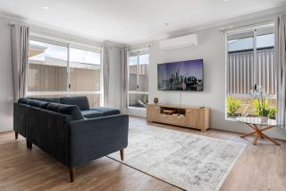 Large Mandogalup Family Retreat - 0