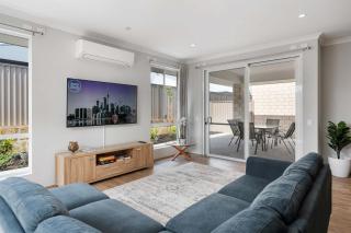 Large Mandogalup Family Retreat - 8