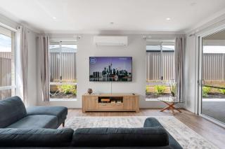 Large Mandogalup Family Retreat - 6