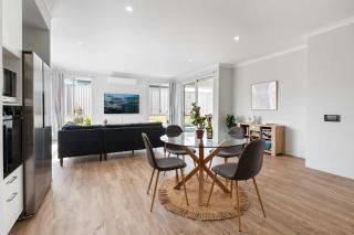 Large Mandogalup Family Retreat - 4