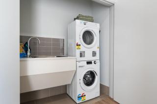 Large Mandogalup Family Retreat - 1