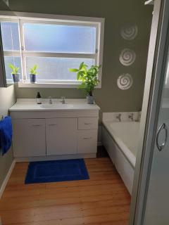 Charming Motueka Getaway with Air-Con - 3