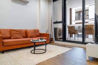 Art filled 2b2b Apt Family Friendly Free Parking - 0