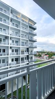 Light-Filled Studio with Serene Ambiance - 6