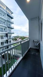 Light-Filled Studio with Serene Ambiance - 4