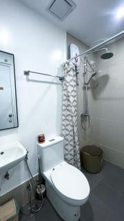 Light-Filled Studio with Serene Ambiance - 3