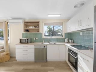 Cutie On Cunningham - 9