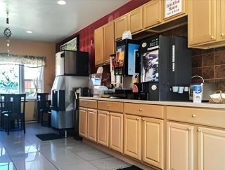 Travelodge by Wyndham Bay Shore Long Island - 4