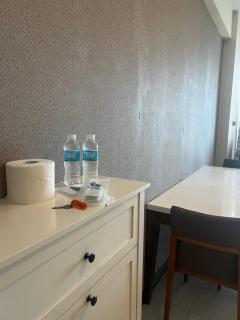 Exec 1BR One Manchester Place with pool, beach pass is P 350 pp - 6