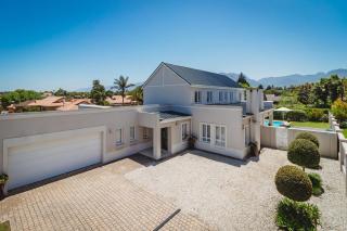 Fifty1 on Long on Kingswood Golf Estate - 2