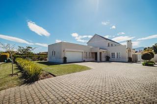 Fifty1 on Long on Kingswood Golf Estate - 7