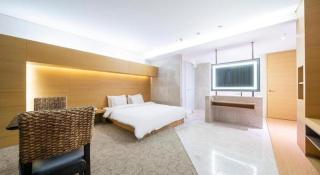 Business Design Hotel LUV - 8