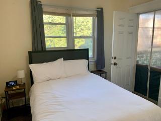 Spacious Apt, Parking, Laundry, BBQ, RU, RWJ - 1