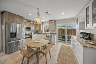 On Turtle Time - Beautifully Updated wHeated Pool Covered Porches Beach Gear Walk to Beach - 6