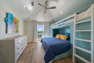 AcquaLuxe - Exquisite 2022 Lux Canal Home w Outdoor Oasis Pool Spa Dock SUP Kayaks Fire Pit - 5