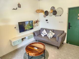 Luxury Studio at Botanica - Pool, Balcony - 5 Minutes to Candolim Beach - 3