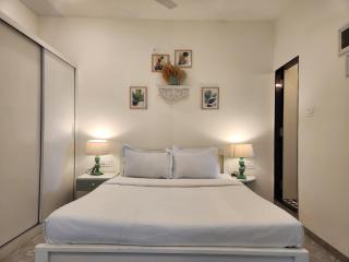 Luxury Studio at Botanica - Pool, Balcony - 5 Minutes to Candolim Beach - 2