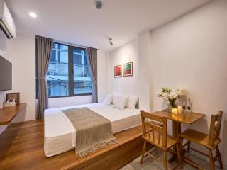 The Sapphire Glow Saigon-Chic Apartment with Elevator Access-Coffee 24-7 - 0