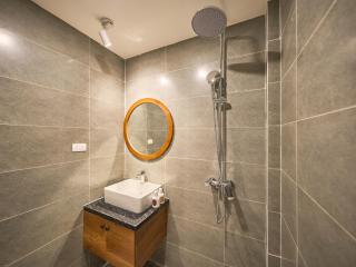 The Sapphire Glow Saigon-Chic Apartment with Elevator Access-Coffee 24-7 - 1