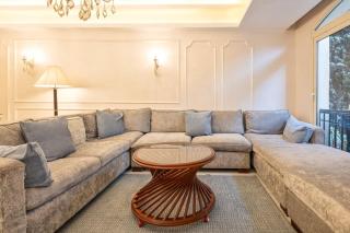 Modern 2BR Apartment with Private Garden Patio, Stone Residence New Cairo - 4