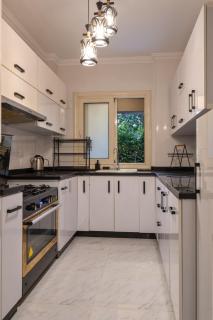 Modern 2BR Apartment with Private Garden Patio, Stone Residence New Cairo - 1