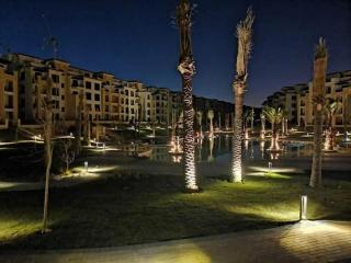 Modern 2BR Apartment with Private Garden Patio, Stone Residence New Cairo - 7