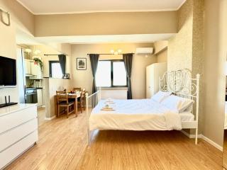 Panoramic View Cozy Studio Near City Center - 1