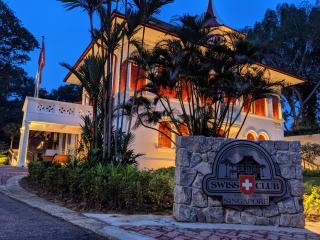 Swiss Club Guesthouse - 8