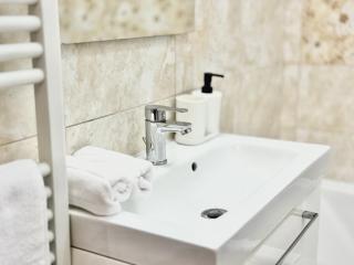 Panoramic View Cozy Studio Near City Center - 6