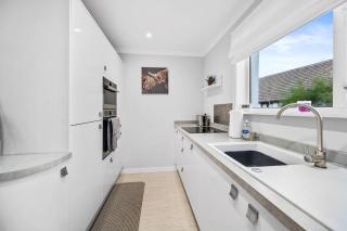 Charming 2BR Oban Home - Quiet area with free parking - 4