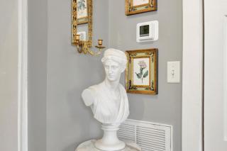 Hideaway on Jones - 5