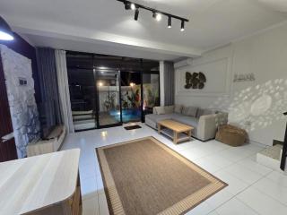 Villa 2 Kavi Minimalis 1 Kamar Di Sanur - 1