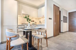 STAY BY LATINEM Luxury 1BR Holiday Home CB 2601 Near Burj Khalifa - 5