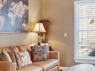 Broughton Street Carriage House - Savannah - 6